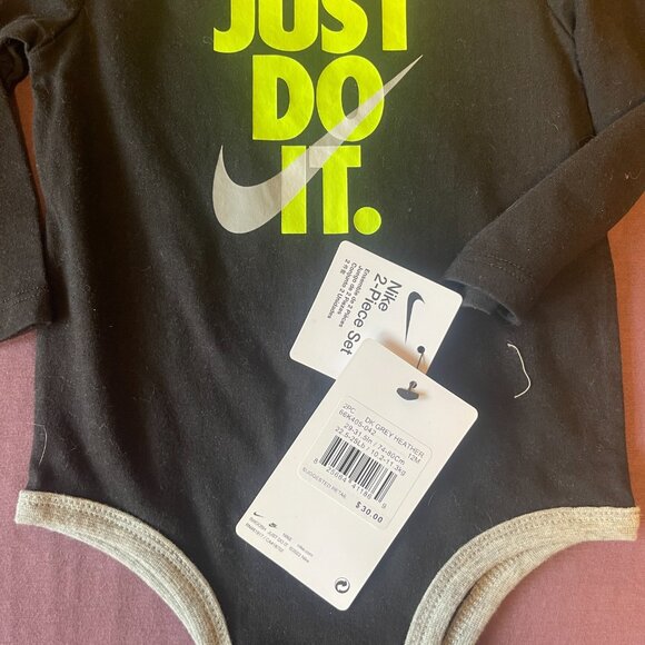 NWT - Nike "just do it" long sleeve onesie 12m - NEW - Picture 3 of 4